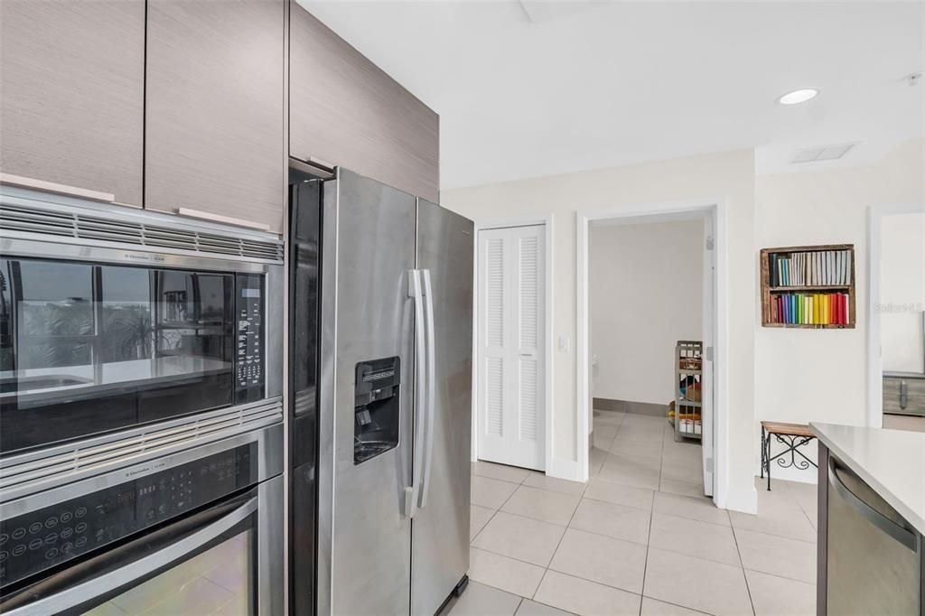 待售: $750,000 (1 贝兹, 1 浴室, 1007 平方英尺)