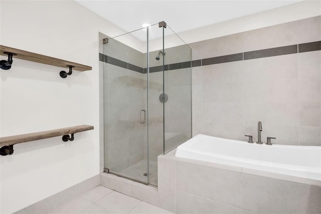 待售: $750,000 (1 贝兹, 1 浴室, 1007 平方英尺)