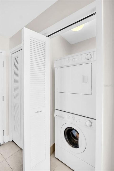 待售: $750,000 (1 贝兹, 1 浴室, 1007 平方英尺)