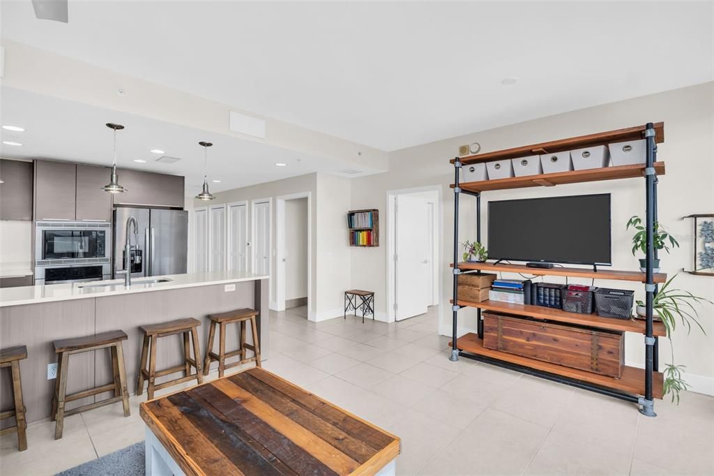 待售: $750,000 (1 贝兹, 1 浴室, 1007 平方英尺)