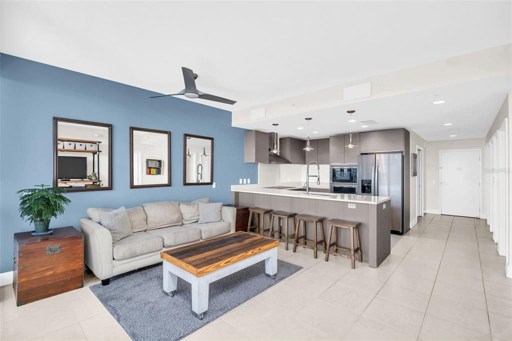 待售: $750,000 (1 贝兹, 1 浴室, 1007 平方英尺)