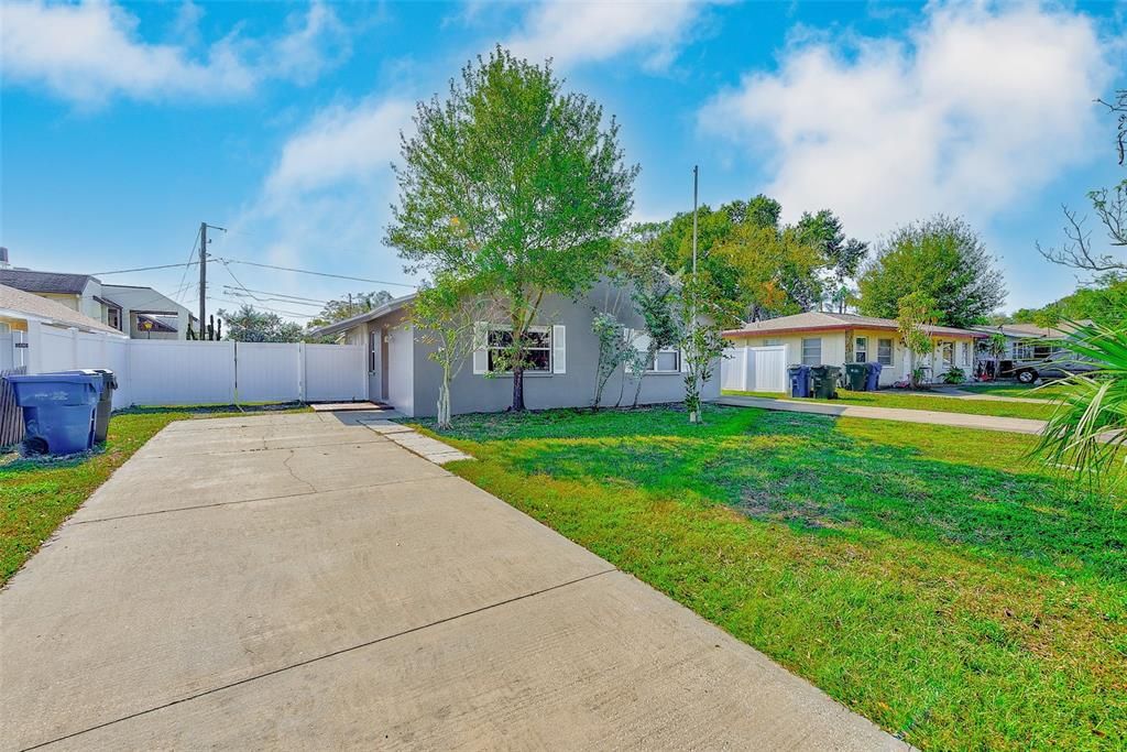 For Sale: $419,000 (4 beds, 2 baths, 1504 Square Feet)