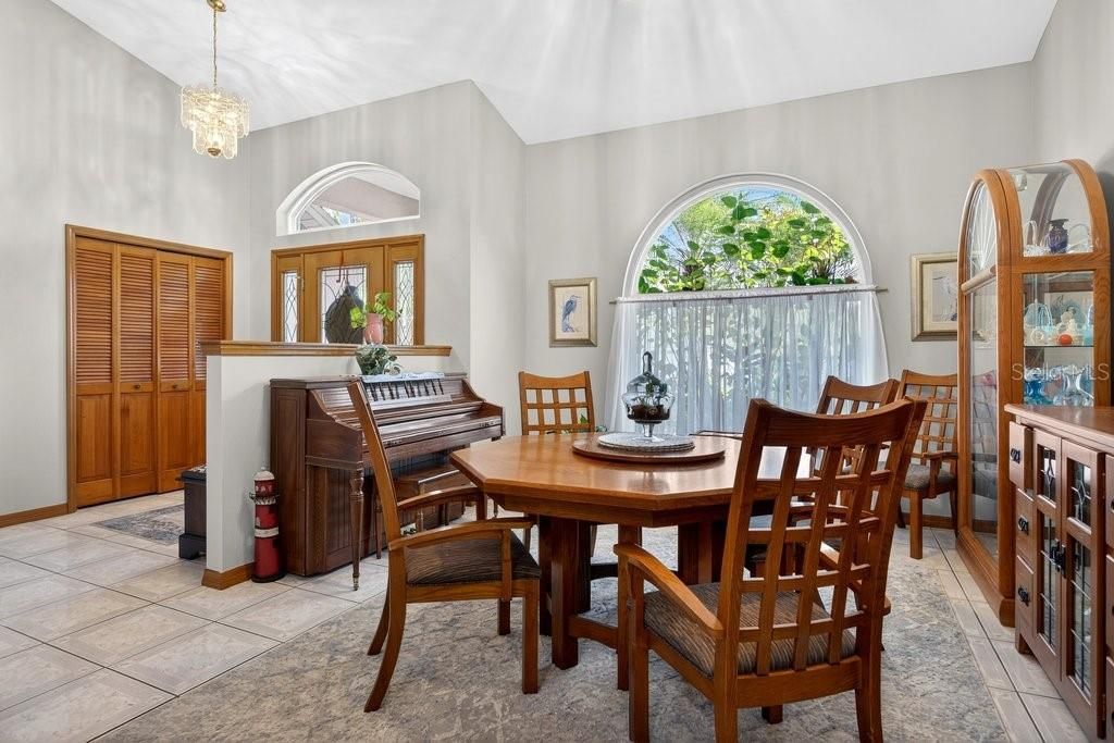 For Sale: $539,000 (3 beds, 2 baths, 2562 Square Feet)