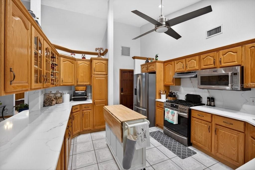 For Sale: $539,000 (3 beds, 2 baths, 2562 Square Feet)