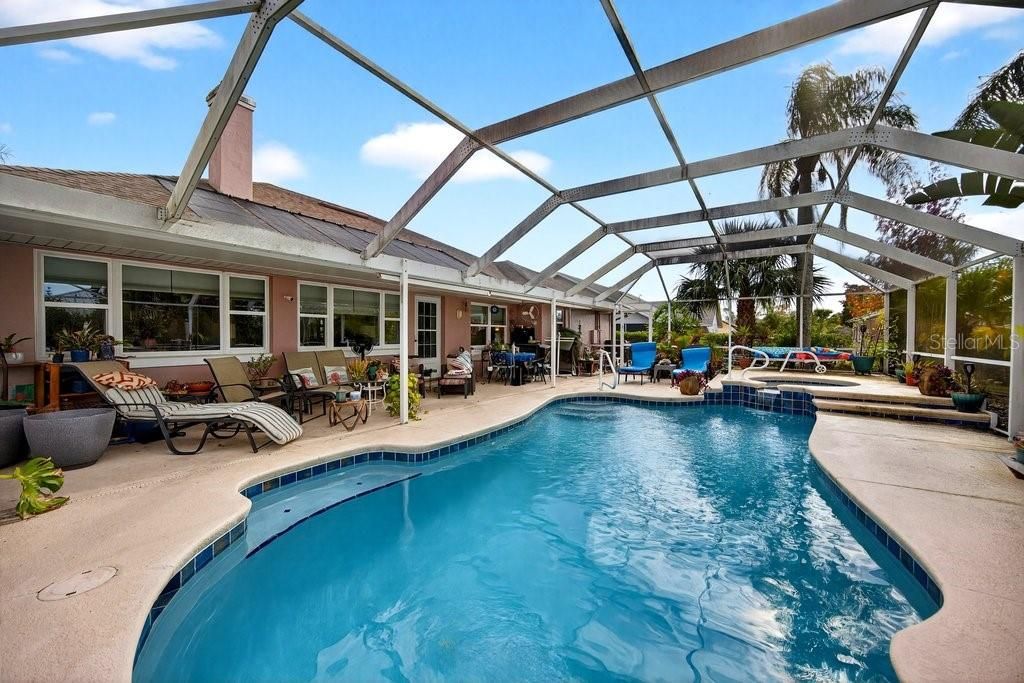 For Sale: $539,000 (3 beds, 2 baths, 2562 Square Feet)