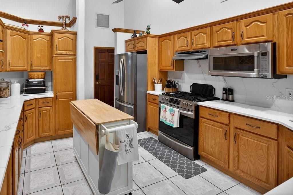 For Sale: $539,000 (3 beds, 2 baths, 2562 Square Feet)