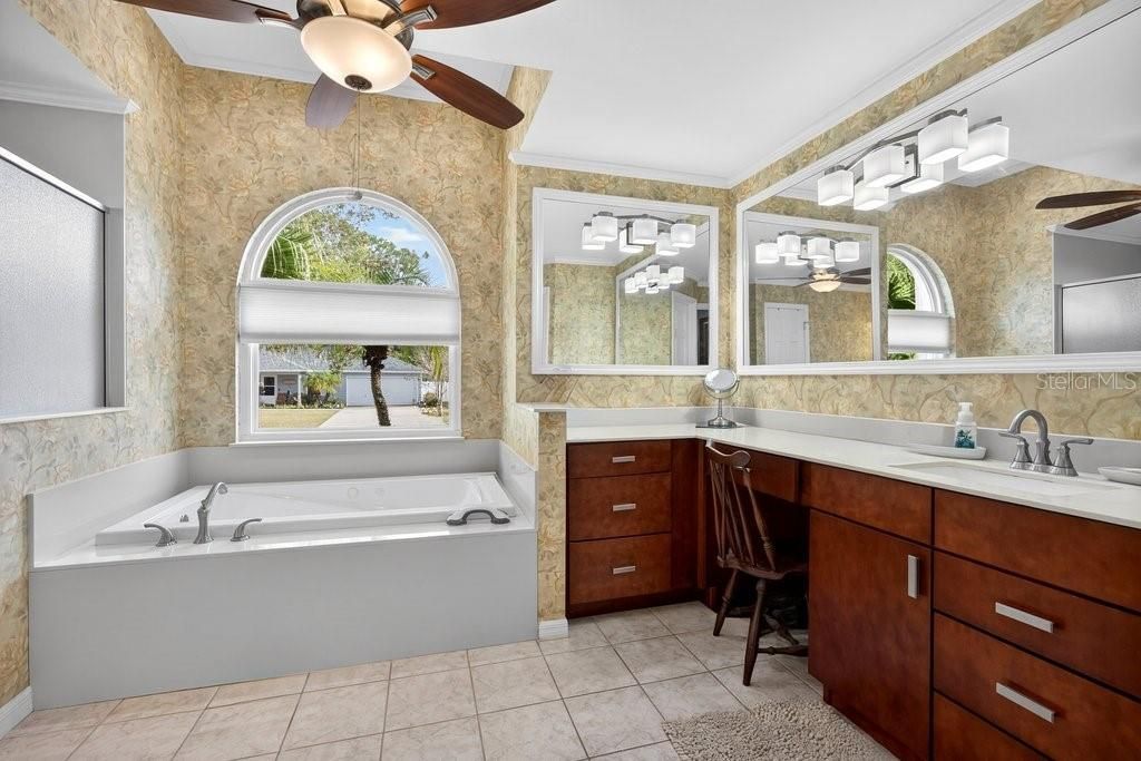 For Sale: $539,000 (3 beds, 2 baths, 2562 Square Feet)