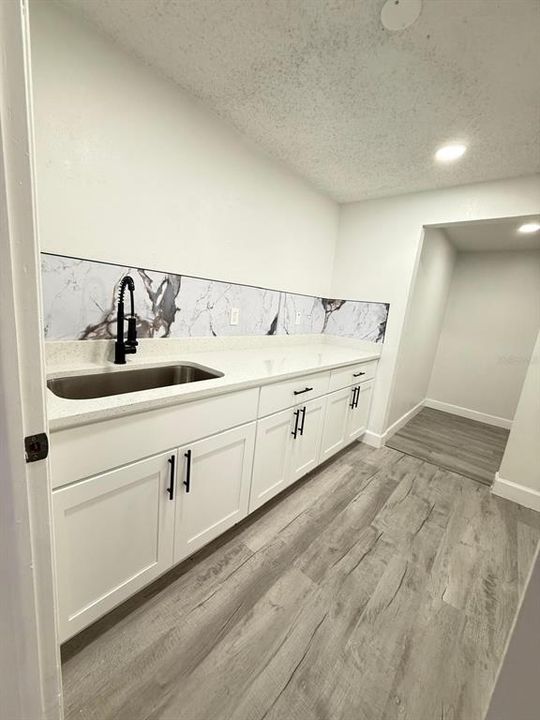 待售: $460,000 (4 贝兹, 2 浴室, 2068 平方英尺)