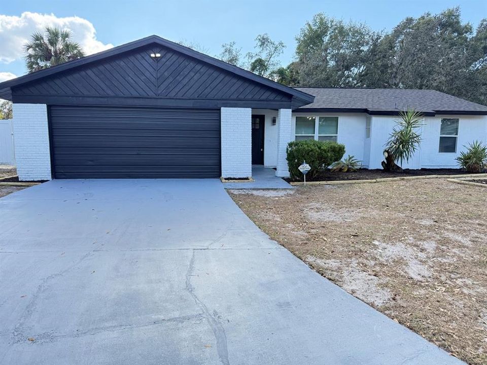 待售: $460,000 (4 贝兹, 2 浴室, 2068 平方英尺)