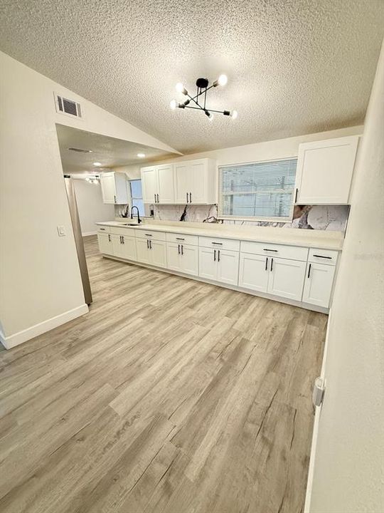 待售: $460,000 (4 贝兹, 2 浴室, 2068 平方英尺)