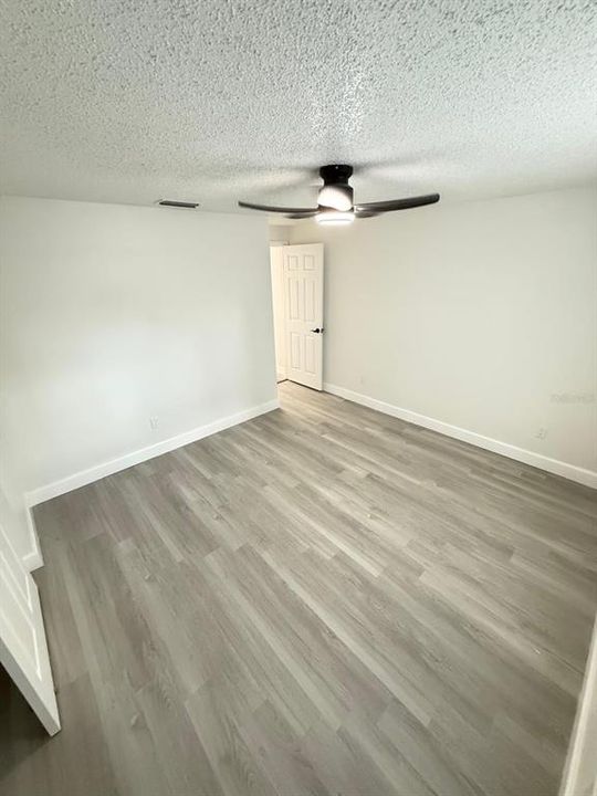 待售: $460,000 (4 贝兹, 2 浴室, 2068 平方英尺)