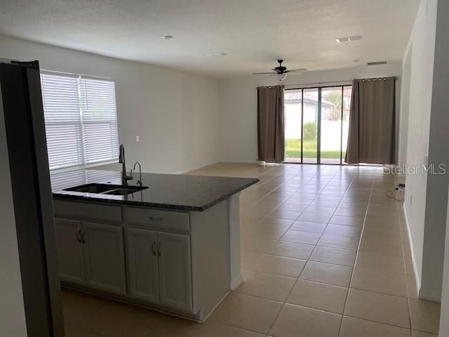 В аренду: $2,600 (4 спален, 3 ванн, 2399 Квадратных фут)