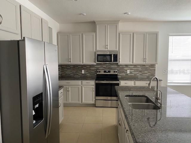 В аренду: $2,600 (4 спален, 3 ванн, 2399 Квадратных фут)