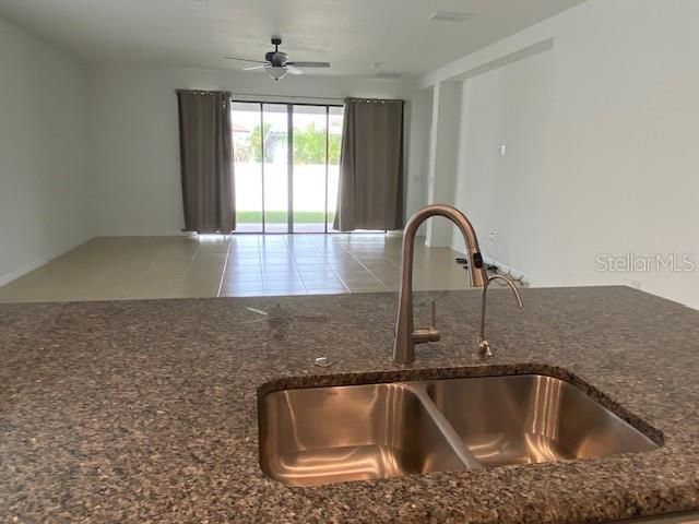 В аренду: $2,600 (4 спален, 3 ванн, 2399 Квадратных фут)