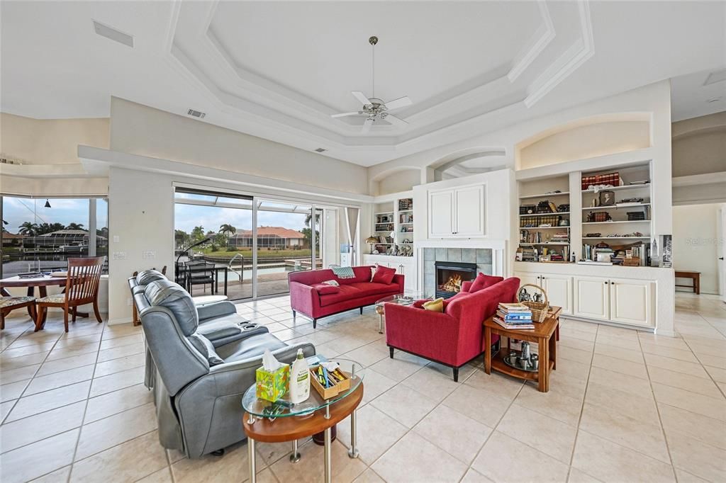 For Sale: $900,000 (3 beds, 2 baths, 3008 Square Feet)