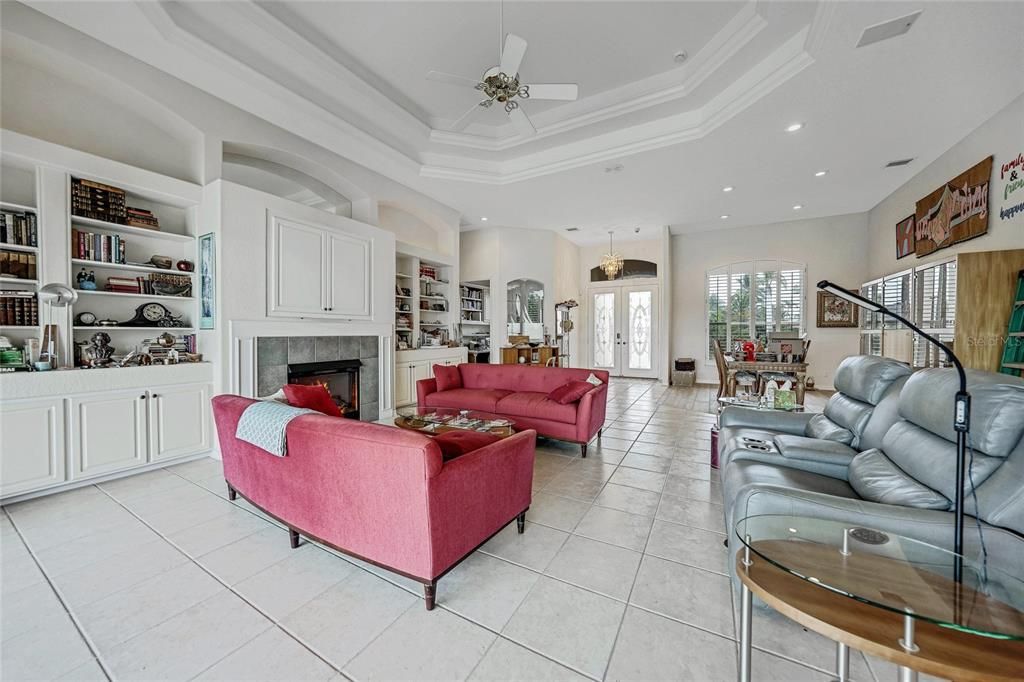 For Sale: $900,000 (3 beds, 2 baths, 3008 Square Feet)