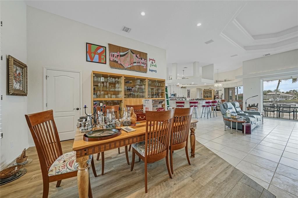 For Sale: $900,000 (3 beds, 2 baths, 3008 Square Feet)