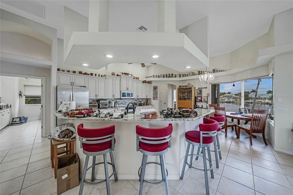 For Sale: $900,000 (3 beds, 2 baths, 3008 Square Feet)