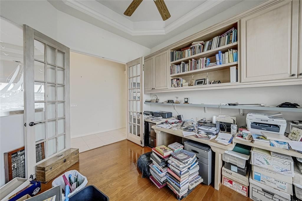 For Sale: $900,000 (3 beds, 2 baths, 3008 Square Feet)