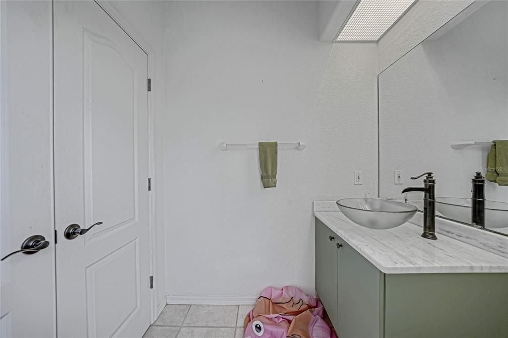 For Sale: $900,000 (3 beds, 2 baths, 3008 Square Feet)