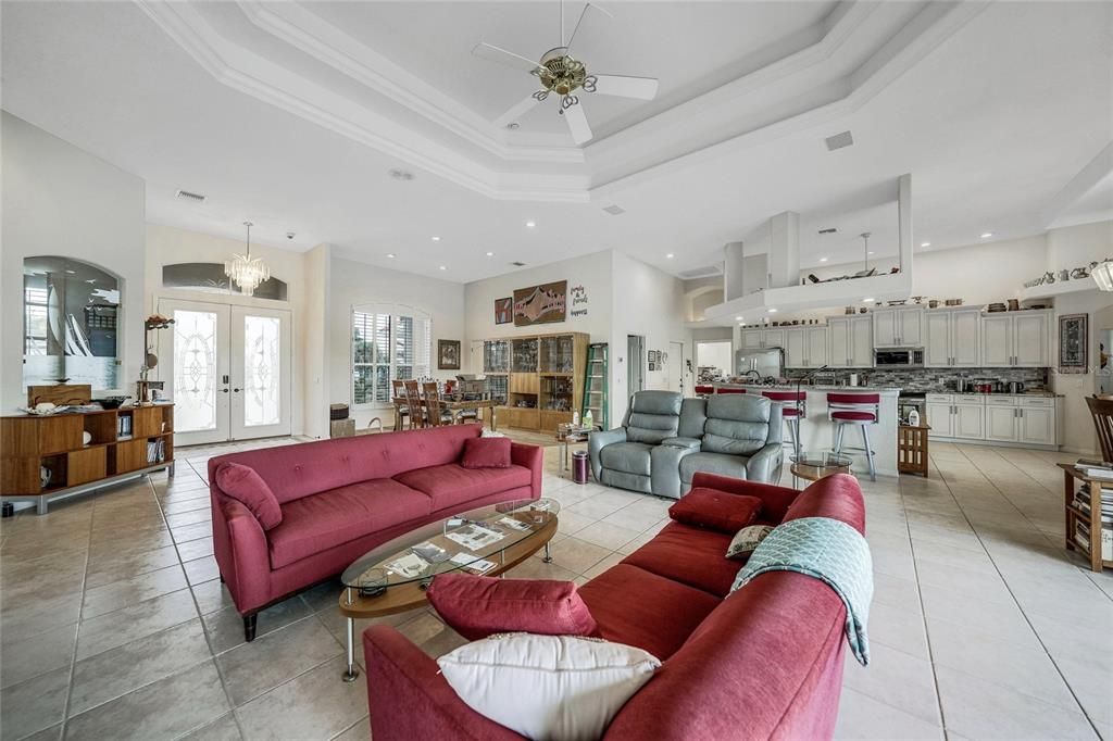 For Sale: $900,000 (3 beds, 2 baths, 3008 Square Feet)