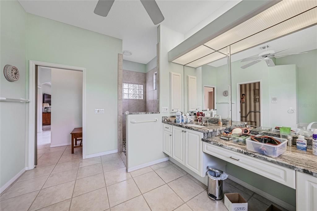 For Sale: $900,000 (3 beds, 2 baths, 3008 Square Feet)