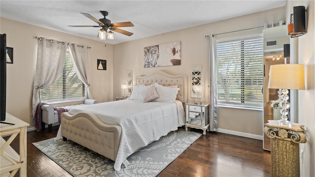 For Sale: $239,900 (2 beds, 2 baths, 1069 Square Feet)