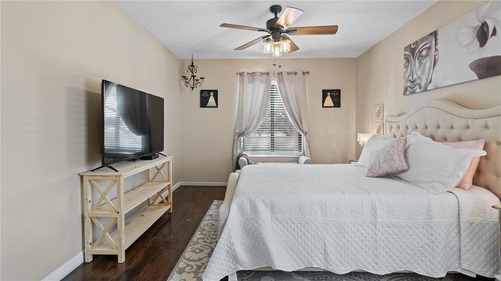 For Sale: $239,900 (2 beds, 2 baths, 1069 Square Feet)