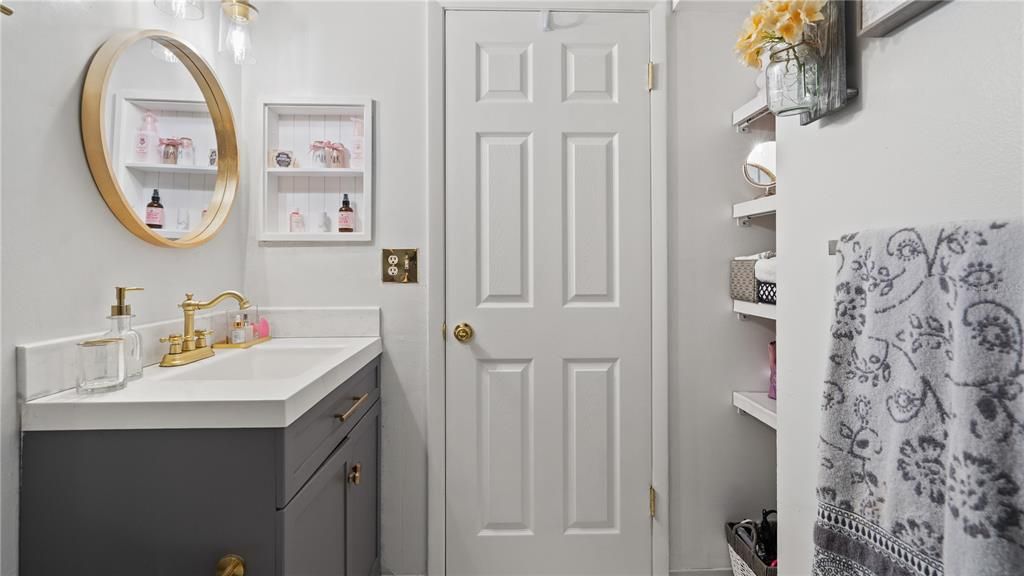 For Sale: $239,900 (2 beds, 2 baths, 1069 Square Feet)