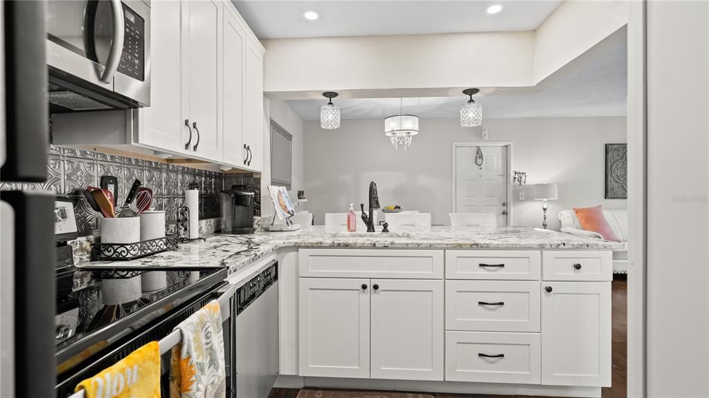 For Sale: $239,900 (2 beds, 2 baths, 1069 Square Feet)