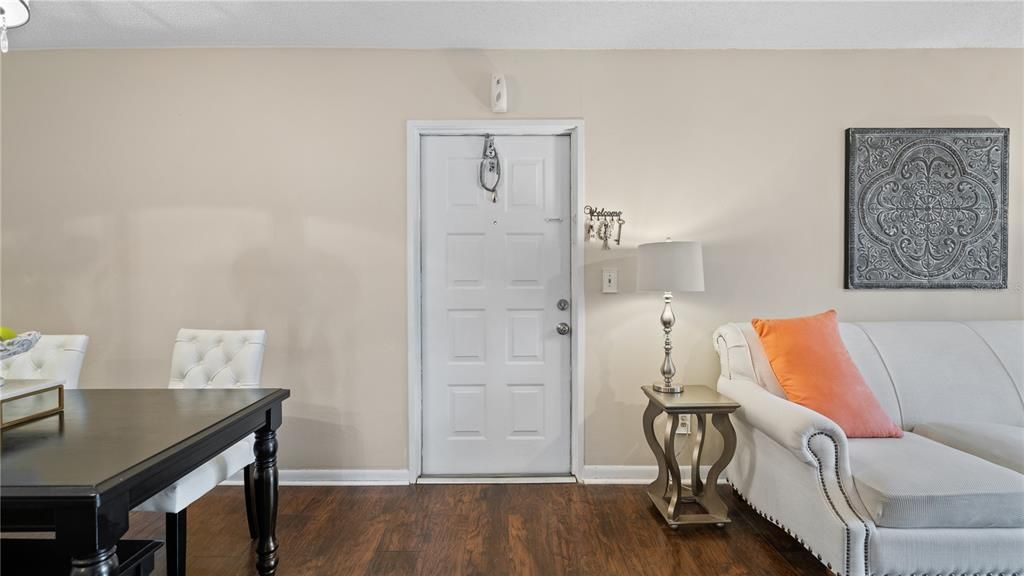 For Sale: $239,900 (2 beds, 2 baths, 1069 Square Feet)