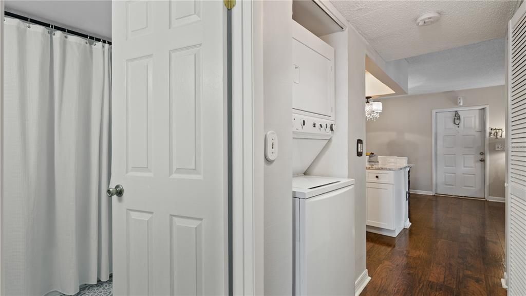 For Sale: $239,900 (2 beds, 2 baths, 1069 Square Feet)