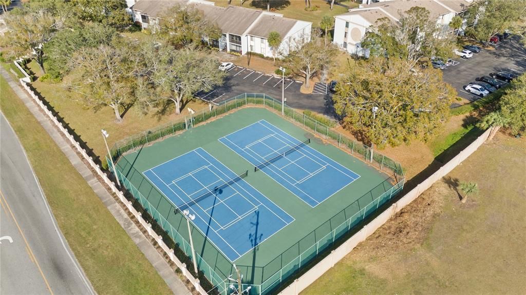 For Sale: $239,900 (2 beds, 2 baths, 1069 Square Feet)