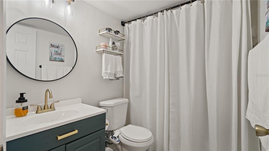 For Sale: $239,900 (2 beds, 2 baths, 1069 Square Feet)