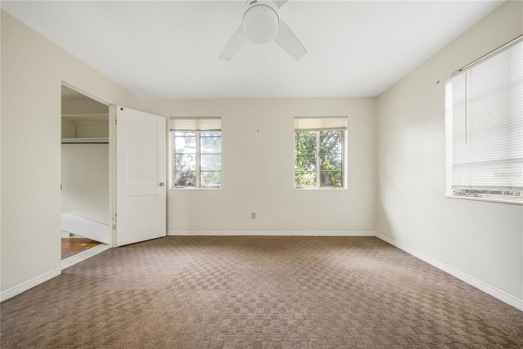 En Venta: $369,000 (4 camas, 3 baños, 1324 Pies cuadrados)