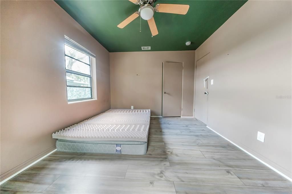 En Venta: $369,000 (4 camas, 3 baños, 1324 Pies cuadrados)