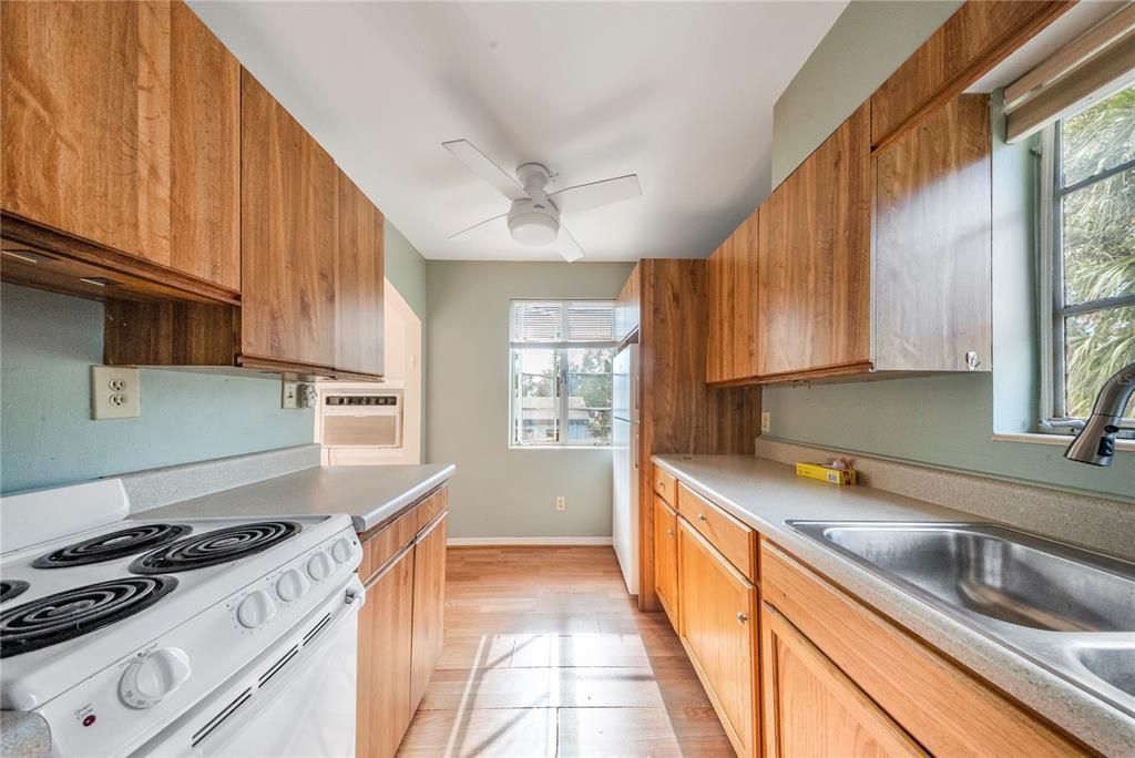 En Venta: $369,000 (4 camas, 3 baños, 1324 Pies cuadrados)