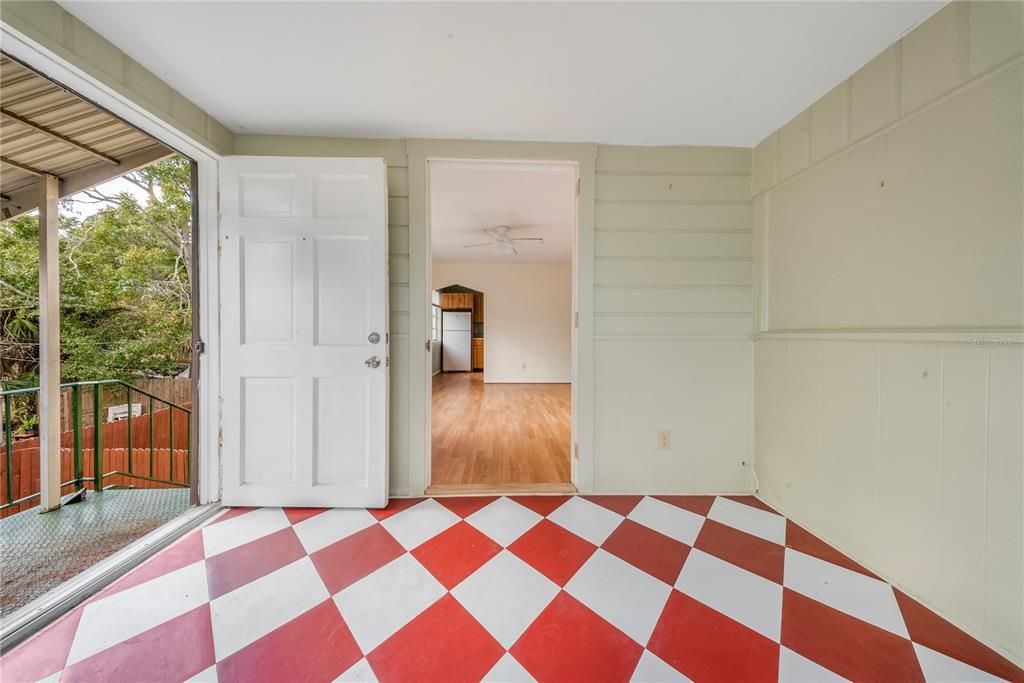 En Venta: $369,000 (4 camas, 3 baños, 1324 Pies cuadrados)