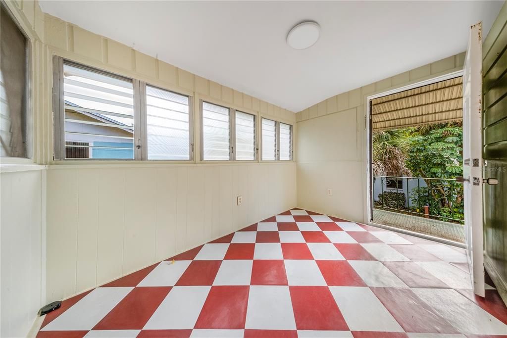 En Venta: $369,000 (4 camas, 3 baños, 1324 Pies cuadrados)