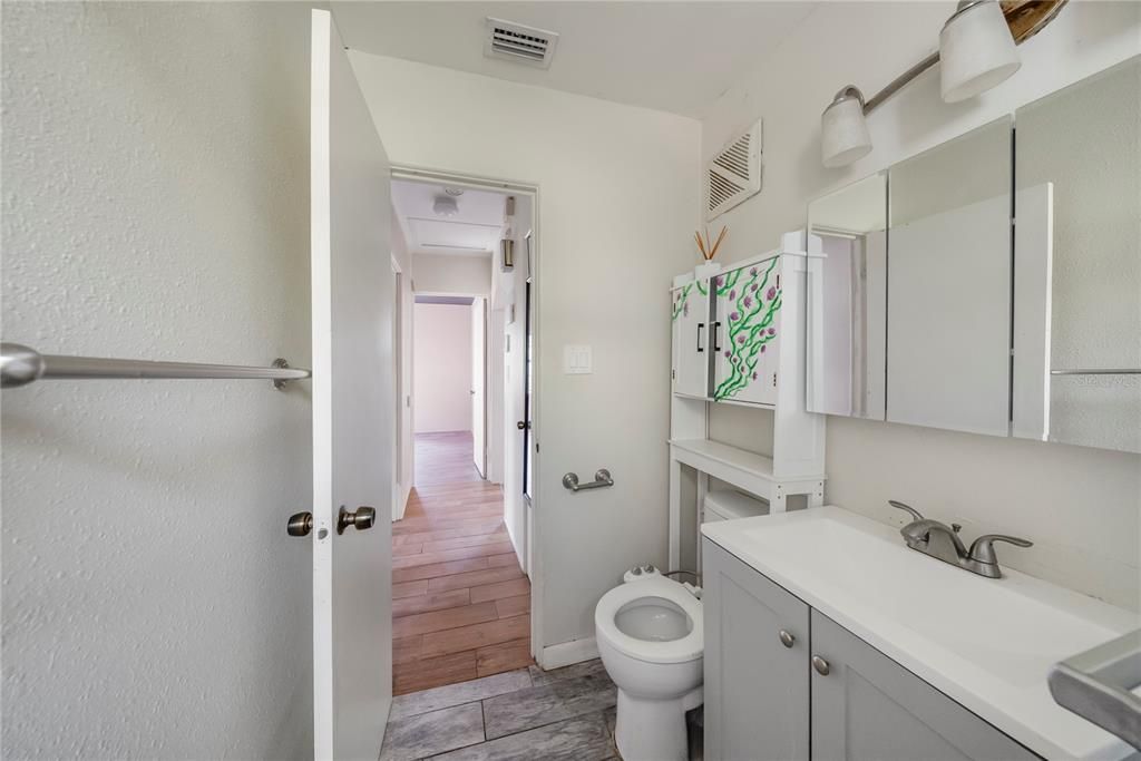 En Venta: $369,000 (4 camas, 3 baños, 1324 Pies cuadrados)