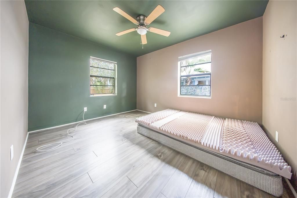 En Venta: $369,000 (4 camas, 3 baños, 1324 Pies cuadrados)