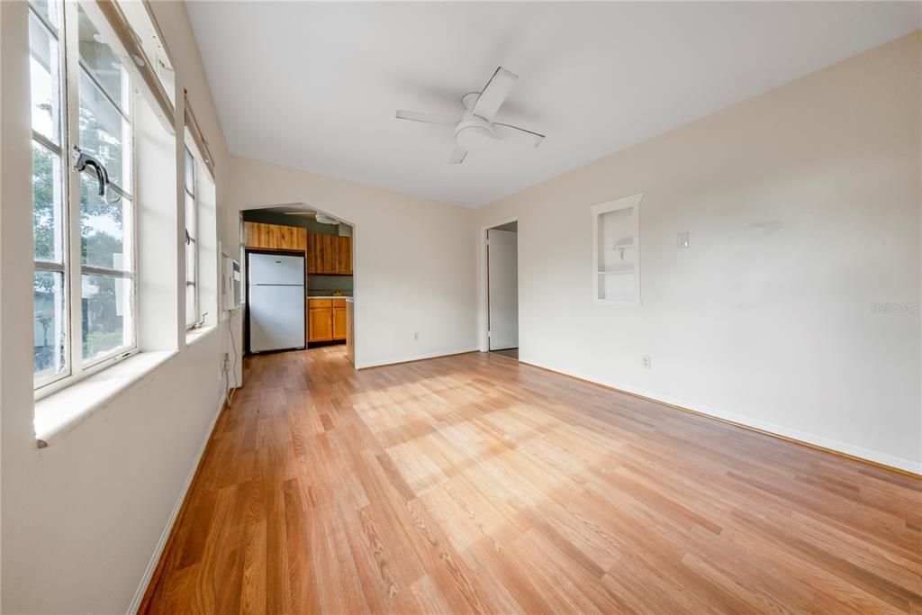 En Venta: $369,000 (4 camas, 3 baños, 1324 Pies cuadrados)