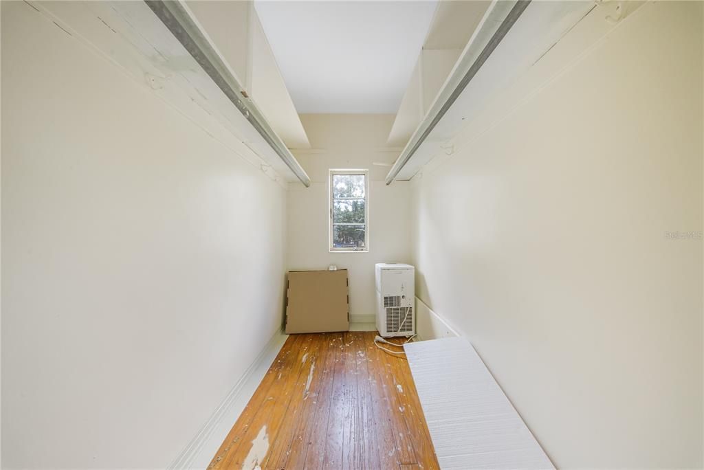 En Venta: $369,000 (4 camas, 3 baños, 1324 Pies cuadrados)