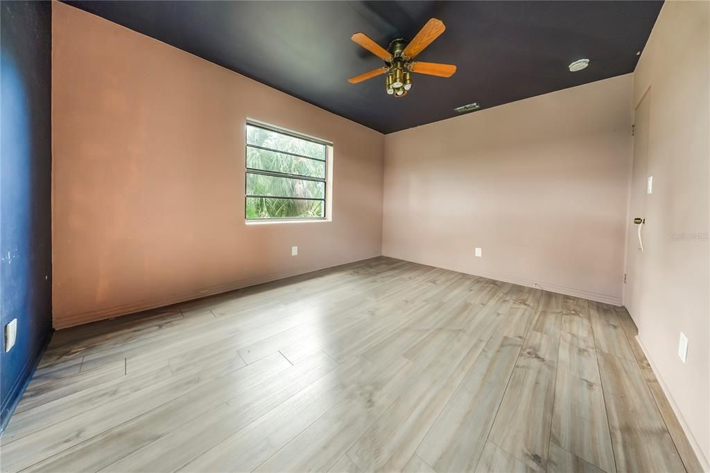 En Venta: $369,000 (4 camas, 3 baños, 1324 Pies cuadrados)