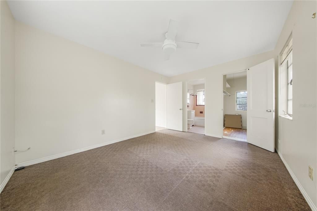 En Venta: $369,000 (4 camas, 3 baños, 1324 Pies cuadrados)