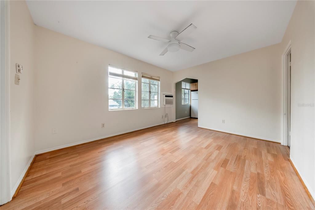 En Venta: $369,000 (4 camas, 3 baños, 1324 Pies cuadrados)