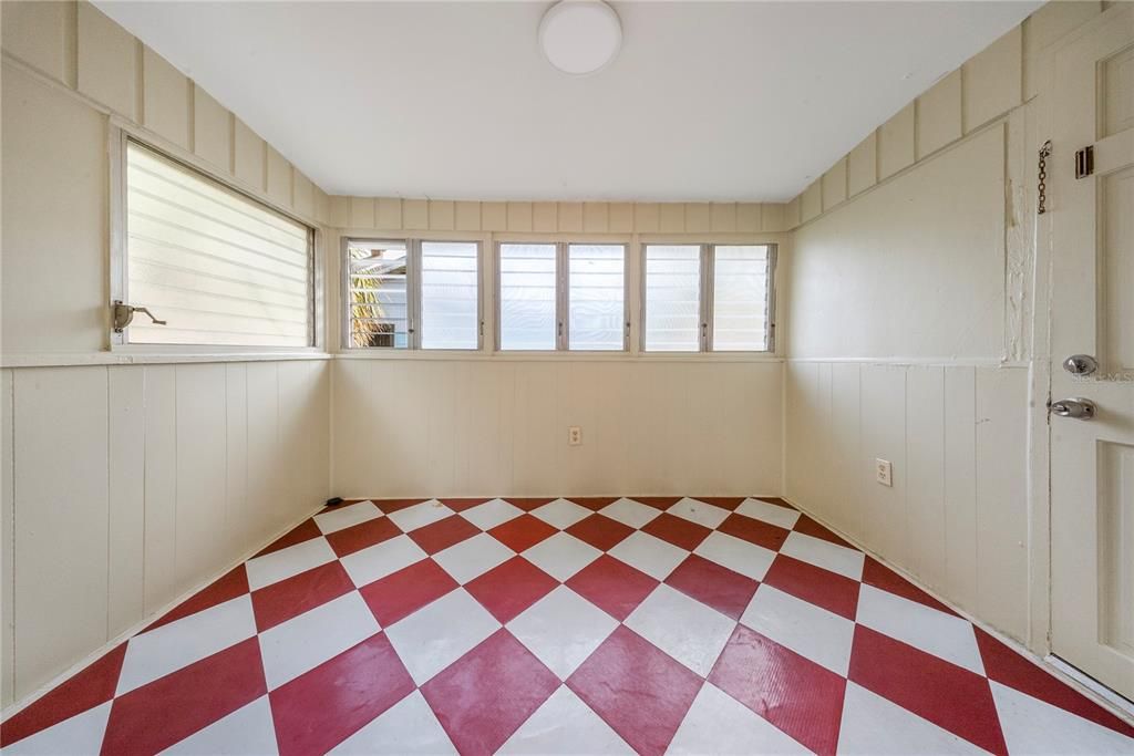 En Venta: $369,000 (4 camas, 3 baños, 1324 Pies cuadrados)