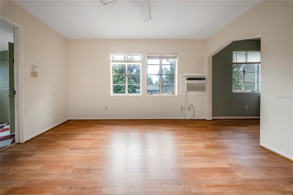 En Venta: $369,000 (4 camas, 3 baños, 1324 Pies cuadrados)