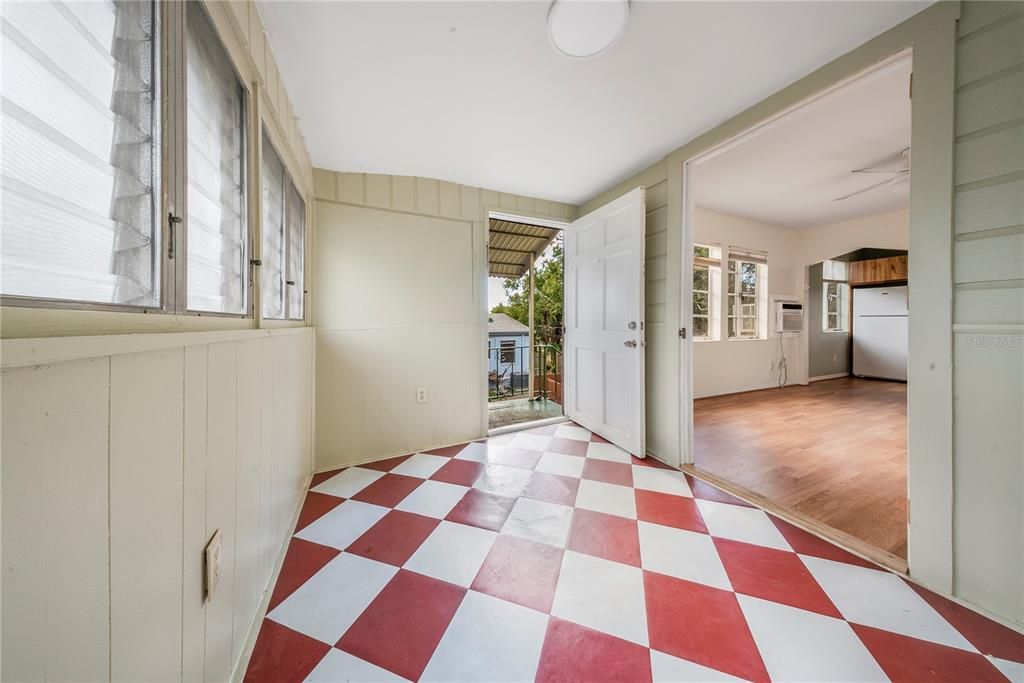 En Venta: $369,000 (4 camas, 3 baños, 1324 Pies cuadrados)