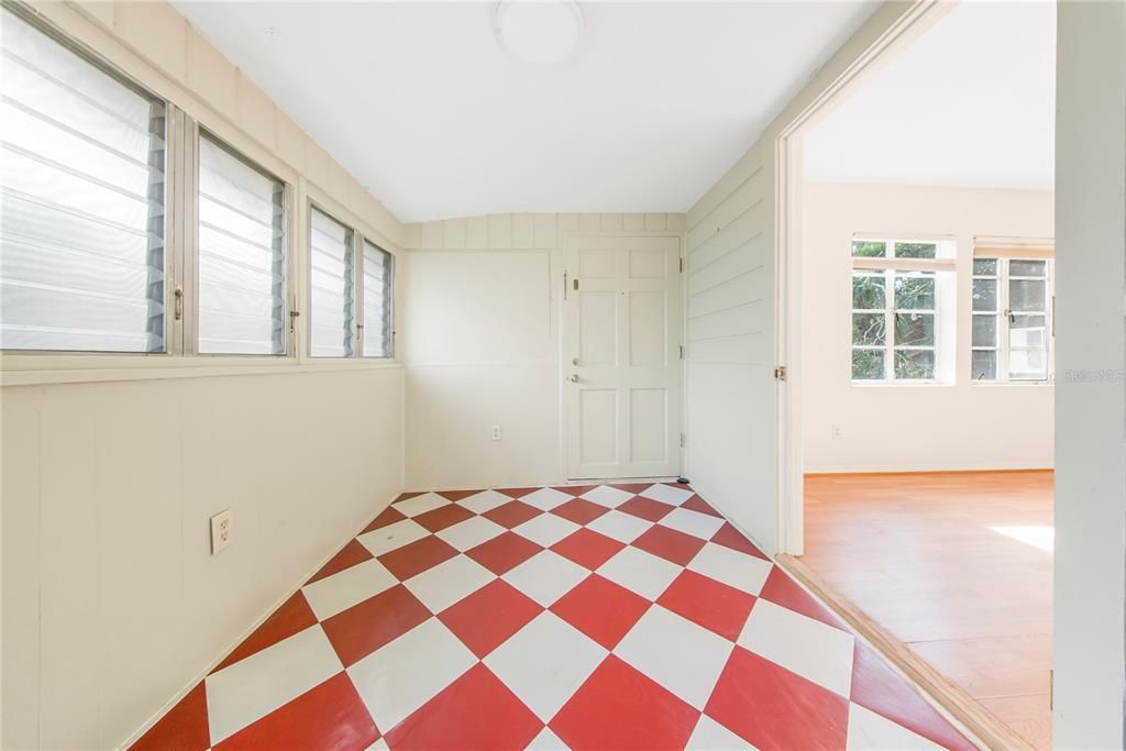 En Venta: $369,000 (4 camas, 3 baños, 1324 Pies cuadrados)